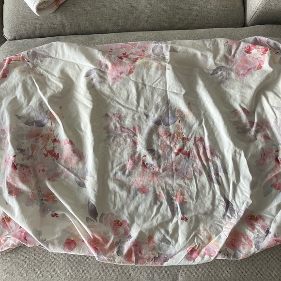 Oilo Studio “Prim Floral” cribsheet, swaddle, and two changing pad covers bundle - Picture 2 of 2